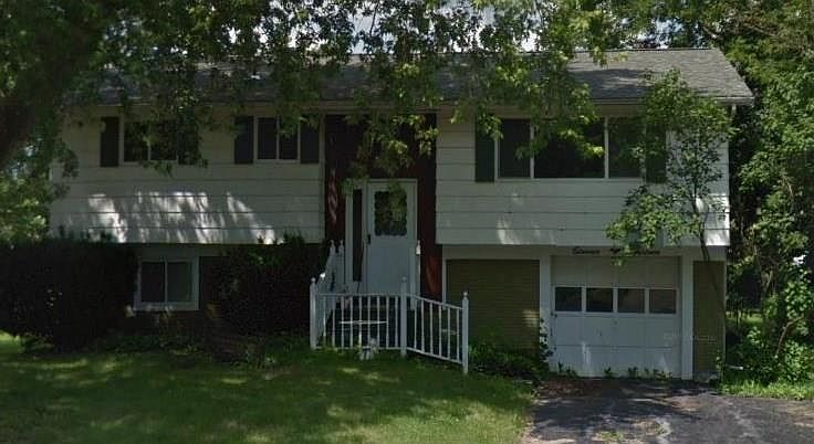 2nd image of 1113 Long Pond Rd