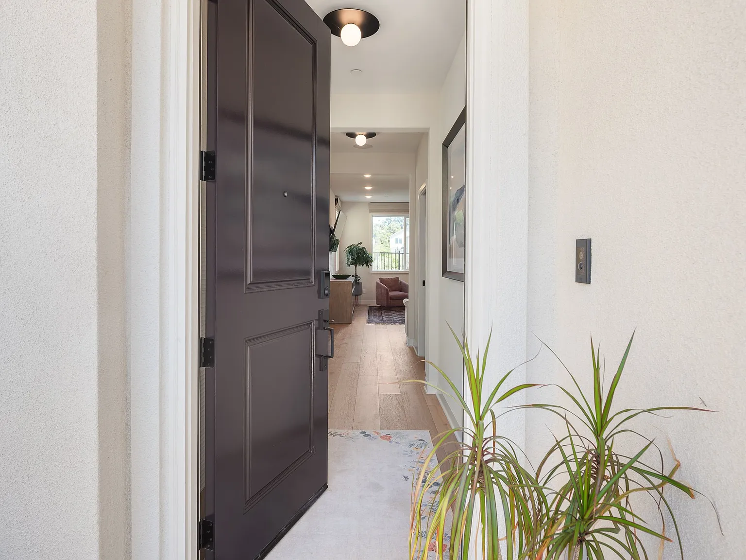 4 bed, 2264 sqft, $6,975 — Photo 2