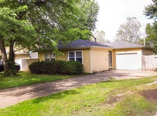 621 N Lone Pine Ave, Springfield, MO 65802