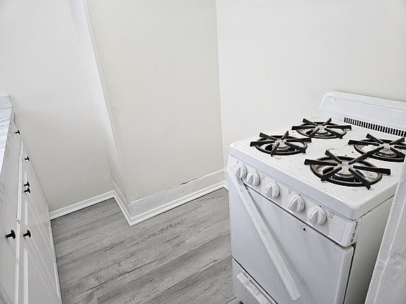 2nd image of 275 Park Ave #5