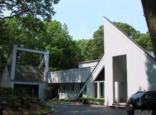 11 Oakwood Dr, Lloyd Harbor, NY 11743