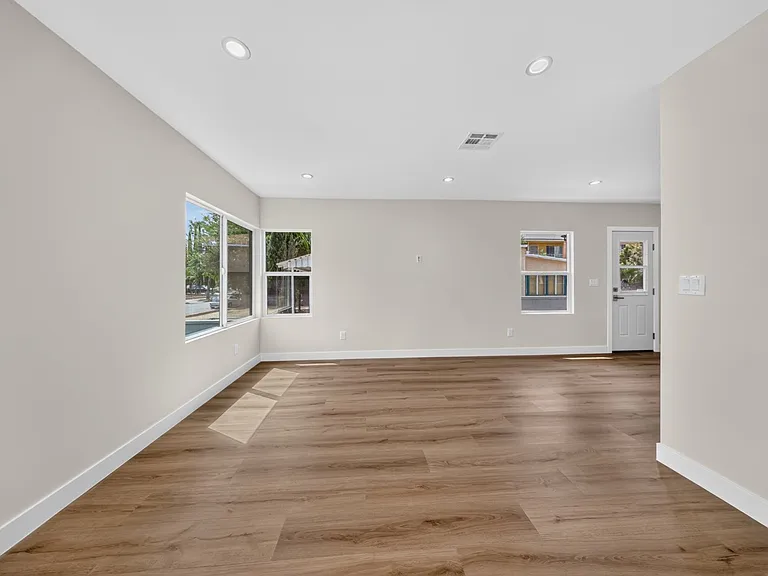 2325 N Naomi St — Photo 10