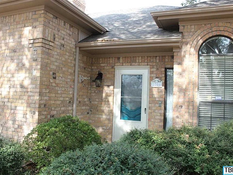 1st image of 2706 Stratford Dr