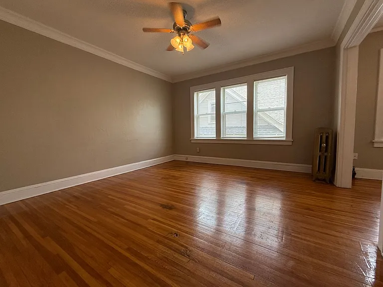 935 Goodrich Ave — Photo 2