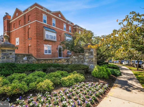3800 Porter St NW APT 302, Washington, DC 20016