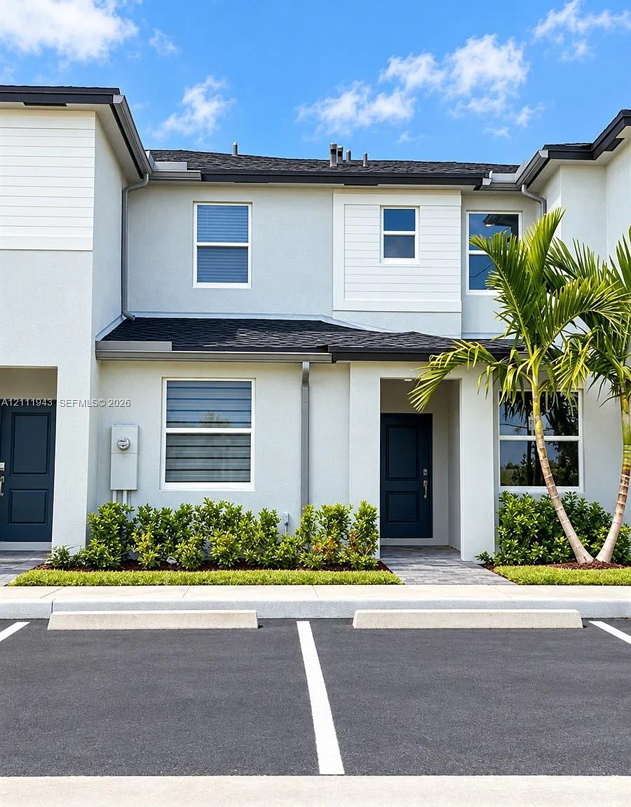 3 bed, 3.0 bath, $2,600 — Photo 1