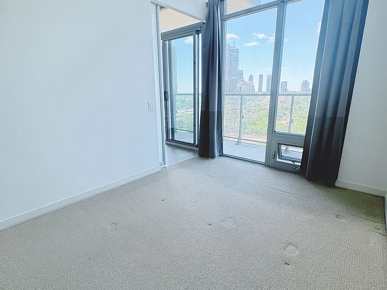 105 The Queensway #1008 — Photo 11
