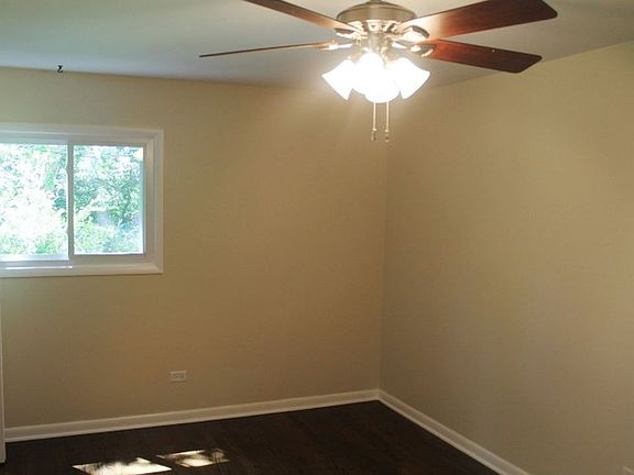 5th image of 225 E Foster Ave