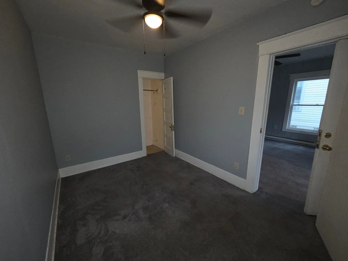 Lower 2 bedroom unit East Side — Photo 4