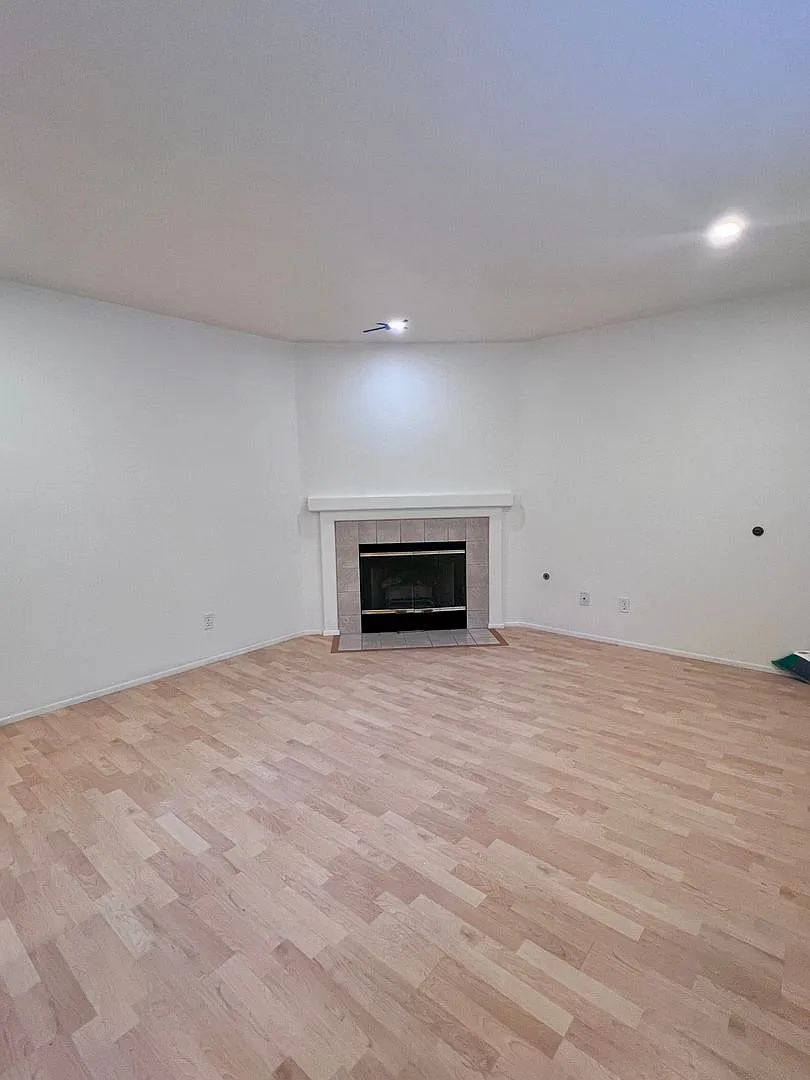 Spacious 2 Bed, 2 Bath North Park Apartment with In-Unit Laundry + Parking! — Photo 3