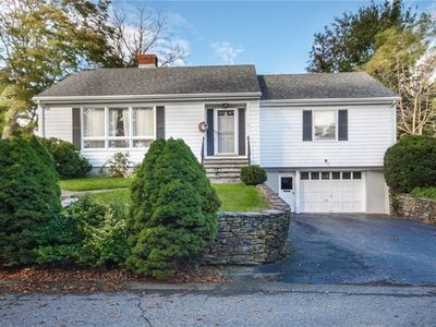 3 Simmons Ter, Middletown, RI, 02842