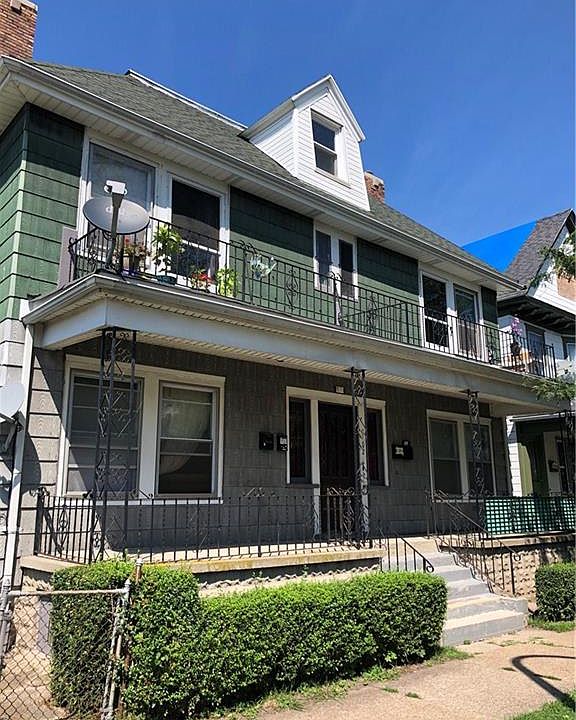 2nd image of 102 Massachusetts Ave