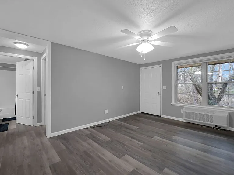Plumwood Apartments — Photo 7