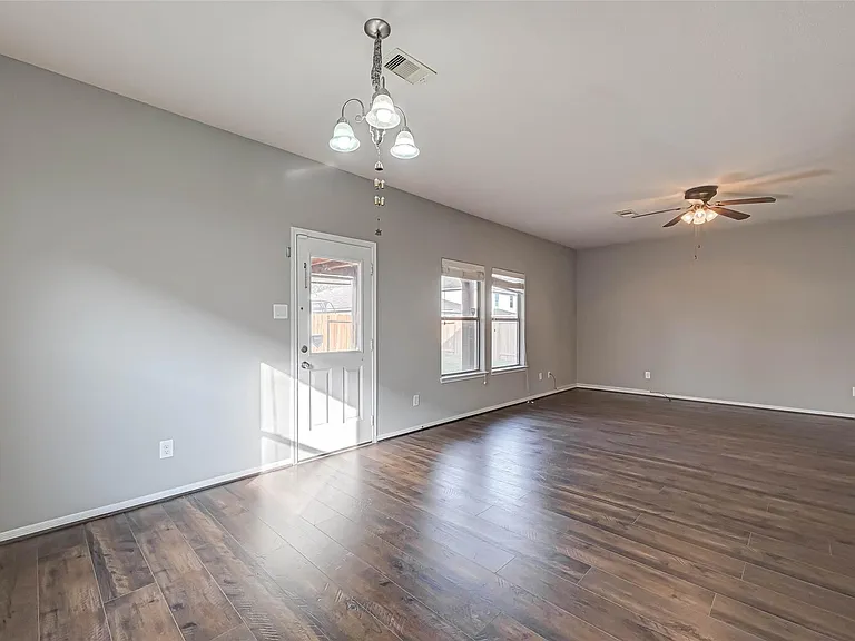 502 Mornington Ln — Photo 19