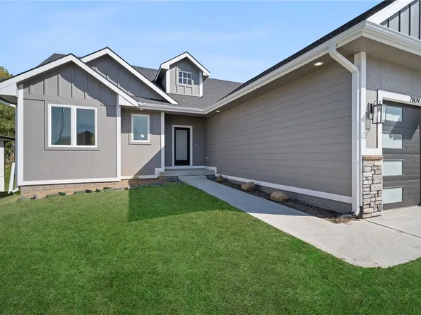 2809 NW Brookside Dr, Grimes, IA 50111