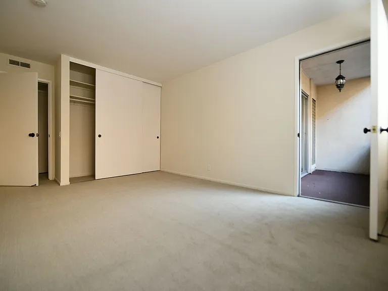 5401 Broadway Ter — Photo 26