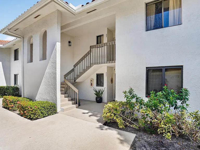 65 Pelican Pointe Dr #2030 — Photo 9
