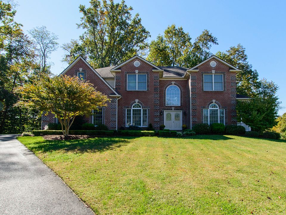 1st image of 926 Sidehill Dr