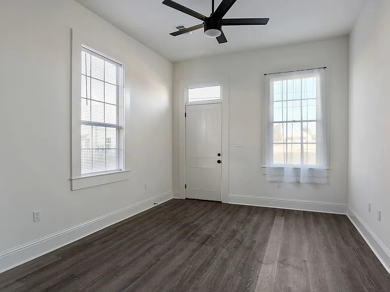 3422 Lasalle St — Photo 2
