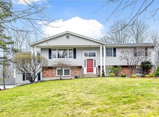 38 Montclair Ave, Airmont, NY 10952