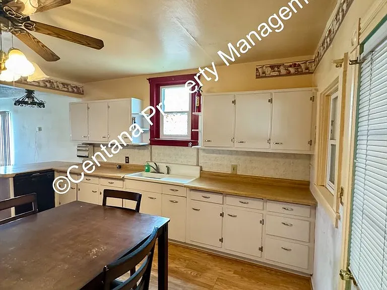 611 N Main St — Photo 12