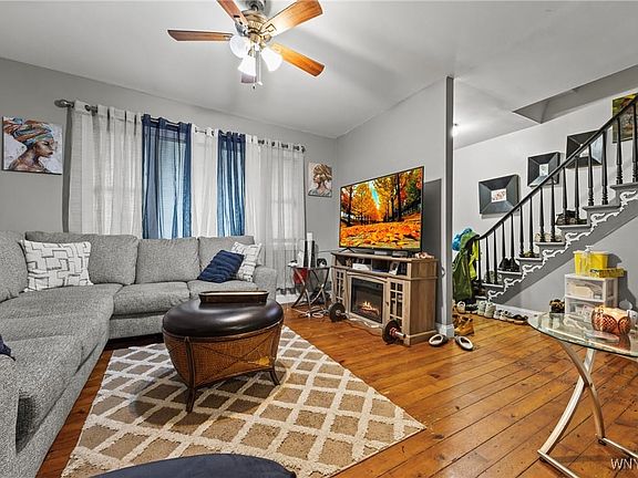 4th image of 301 Plymouth Ave