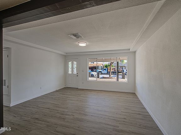 5th image of 4832 W HUBBELL Street