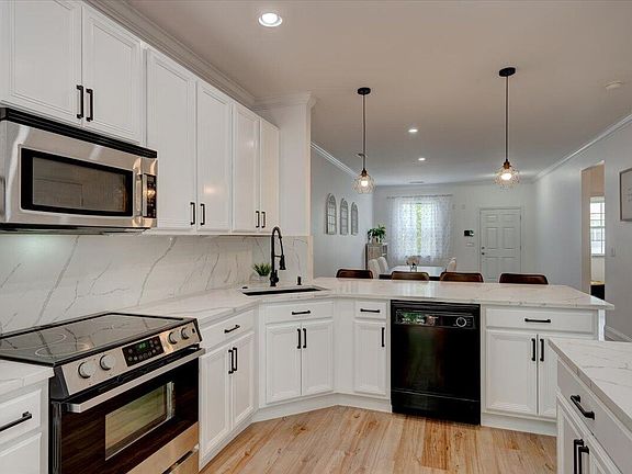 4th image of 117 Winding River Dr