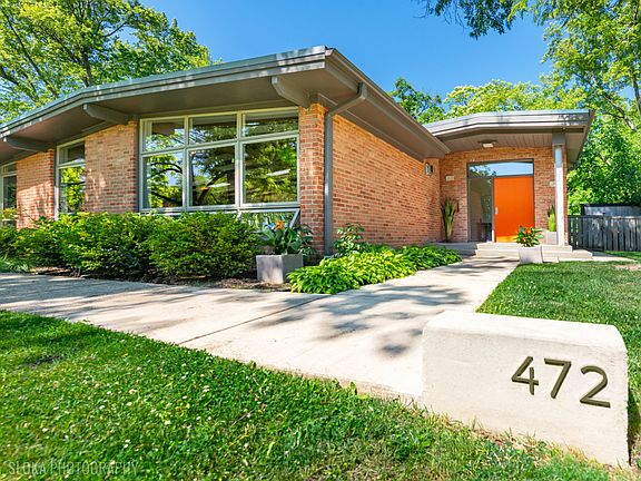 4th image of 472 Lincoln Ave
