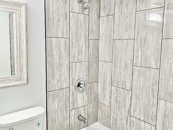 4th image of 1515 W Morse Ave APT 204