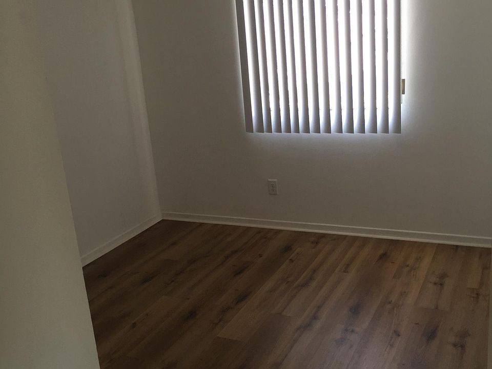 2nd image of 147 W 55th St #2