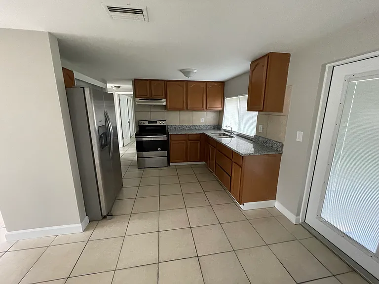 3937 Claremont Dr — Photo 5