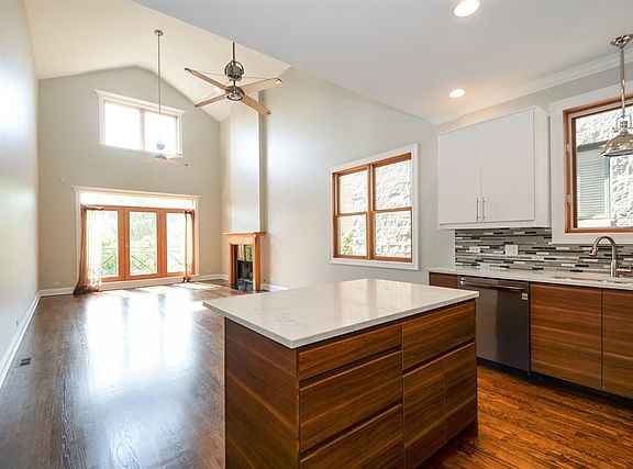 5th image of 867 N Paulina St APT 3N