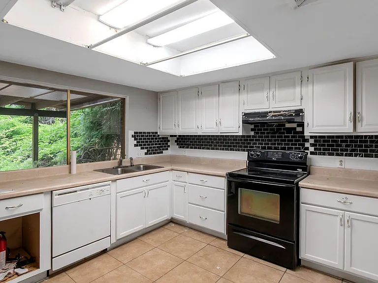 3325 Valley Bend Rd — Photo 16