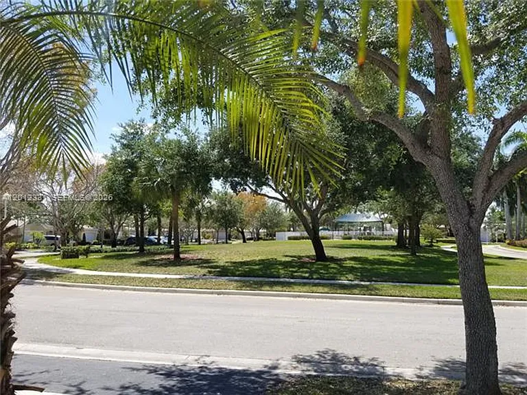 1527 Palermo Dr — Photo 4