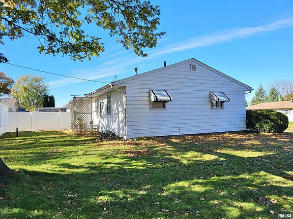 3rd image of 2303 W Dover Ct