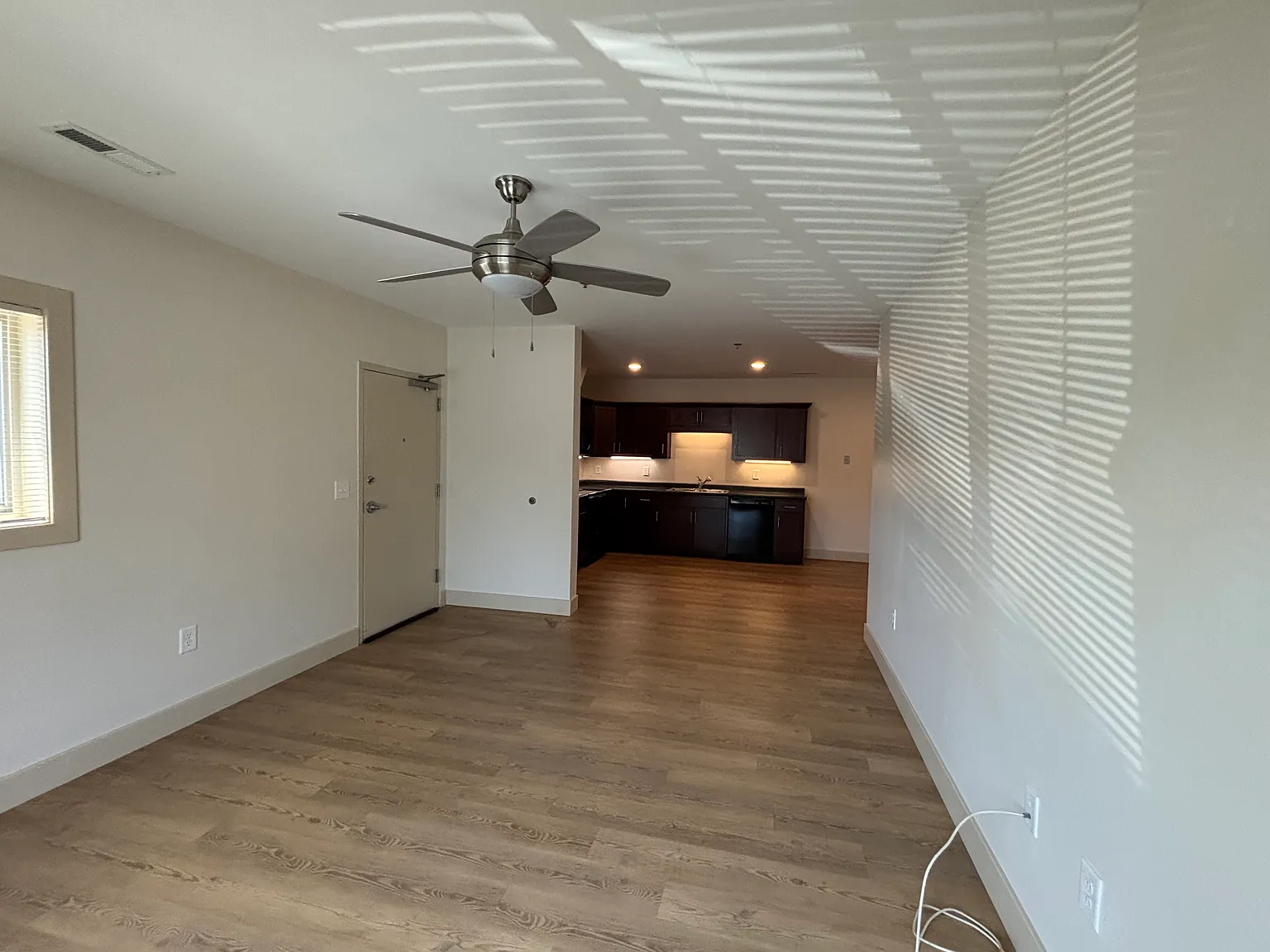 2 bed, 1.5 bath, 1000 sqft, $1,200 — Photo 2