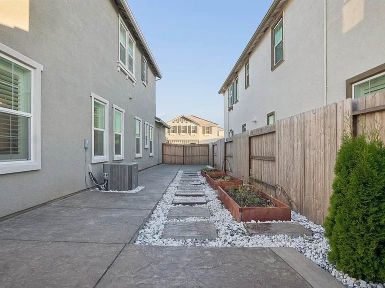 8596 Yari Way — Photo 44