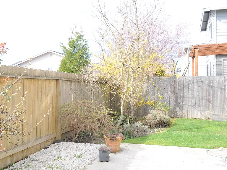 551 Quincy Ave NE — Photo 31