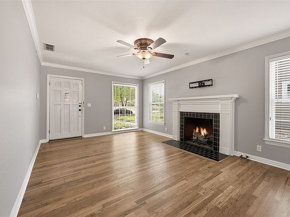 3rd image of 4424 Calmont Ave