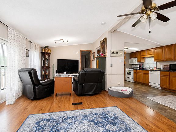 3rd image of 38703 N Sheridan Rd Lot 164