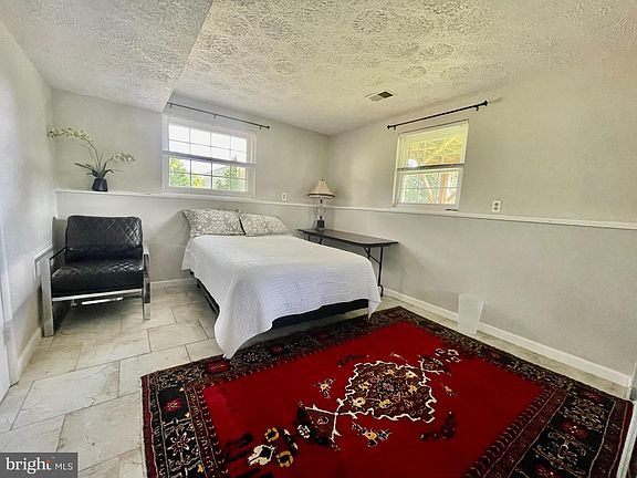 3rd image of 10631 Runaway Ln