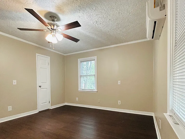 210 Park Ave #B — Photo 25