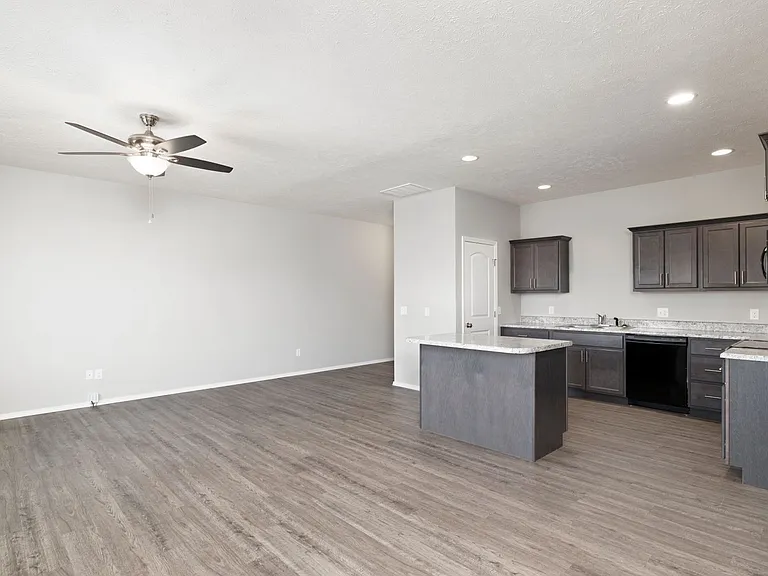 552 W Danielle St — Photo 12