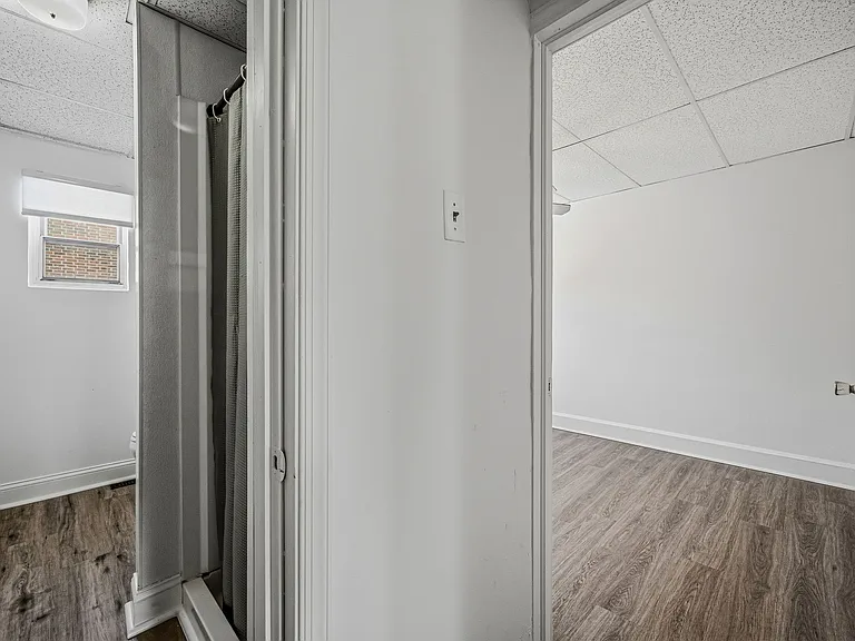 1813 W 7th St — Photo 16