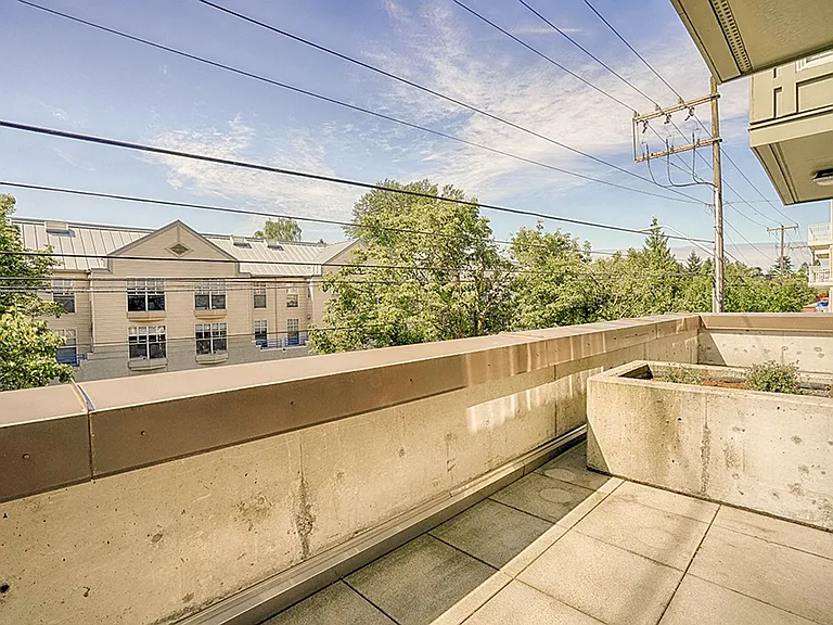 Saxe Apartments — Photo 31