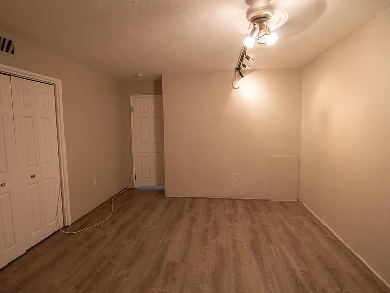 4511 Forest Ln — Photo 12