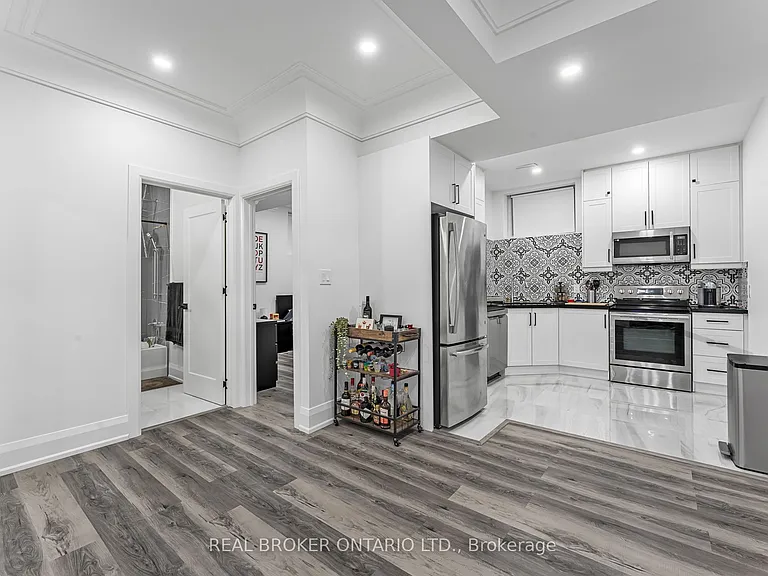 330 Maple Ave #BASEMENT — Photo 10