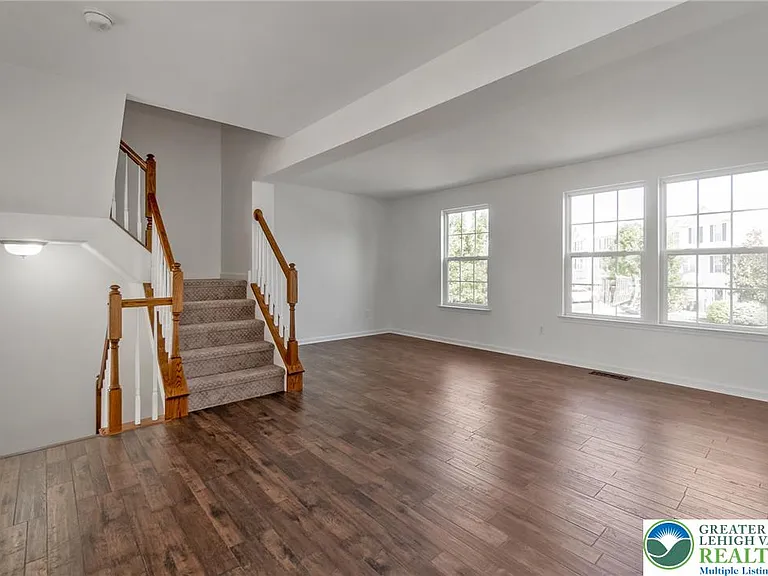 1096 Sparrow Way — Photo 16