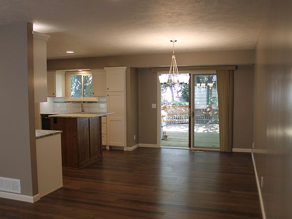 Open plan living & dining